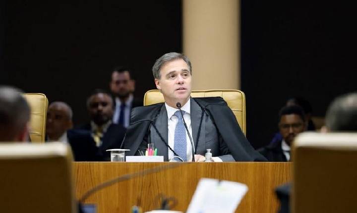 André Mendonça é reconduzido para mais um biênio no TSE