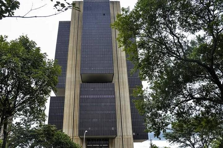 Banco Central reduz juros básicos