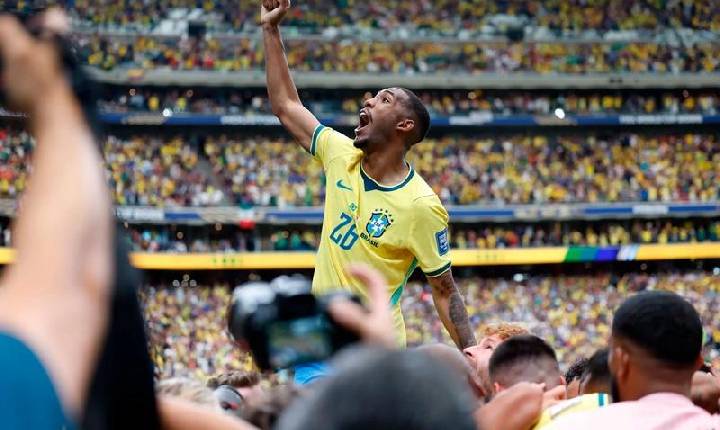 Brasil derrota Japão por 2 a 1 e avança às oitavas da Copa do Mundo