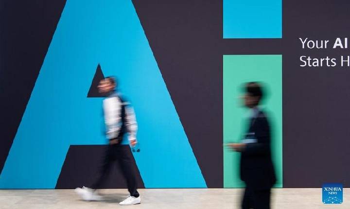 China penaliza plataformas por falhas de conteúdo gerado por IA