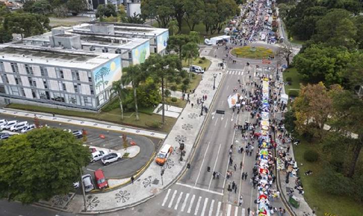 Curitiba entra para livro de recordes brasileiros com maior tapete de Corpus Christi no País