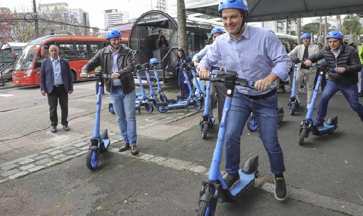 Curitiba. Prefeitura lança serviço de aluguel de patinetes