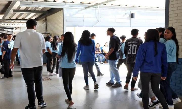Enem 2026: estudante baixa renda é isento da taxa de inscrição