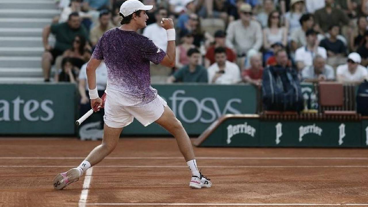 João Fonseca segue vivo no torneio de Roland Garros