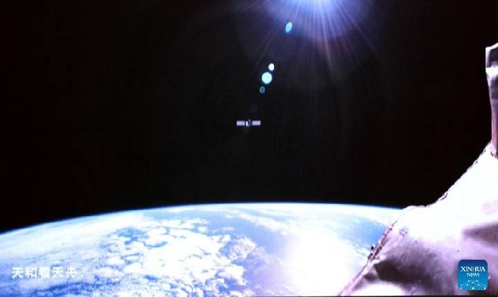 Nave Tianzhou-9 deixa estação espacial chinesa