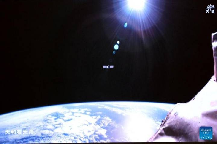 Nave Tianzhou-9 deixa estação espacial chinesa