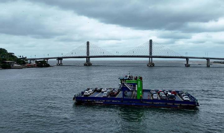 Ponte de Guaratuba aposenta ferry boat