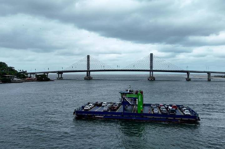 Ponte de Guaratuba aposenta ferry boat