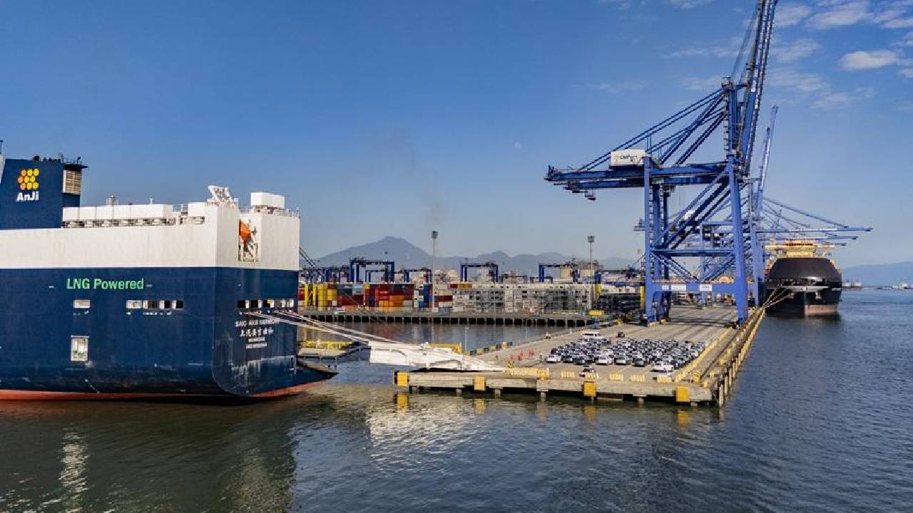 Porto de Paranaguá assume vice-liderança nacional na movimentação de veículos