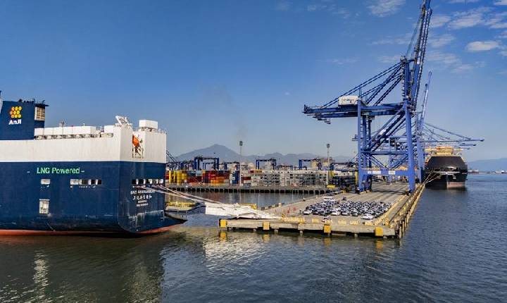 Porto de Paranaguá assume vice-liderança nacional na movimentação de veículos