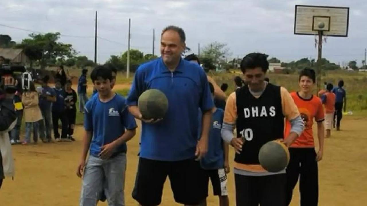 Projeto de Oscar Schmidt vence torneio escolar nacional