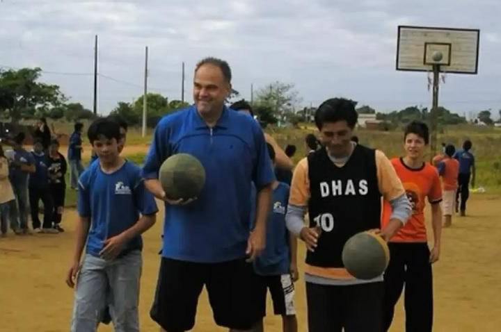 Projeto de Oscar Schmidt vence torneio escolar nacional