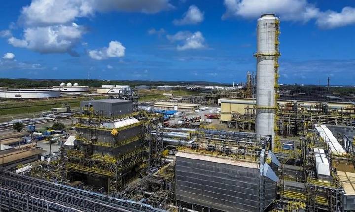 Refinarias da Petrobras operam com máxima capacidade de produção