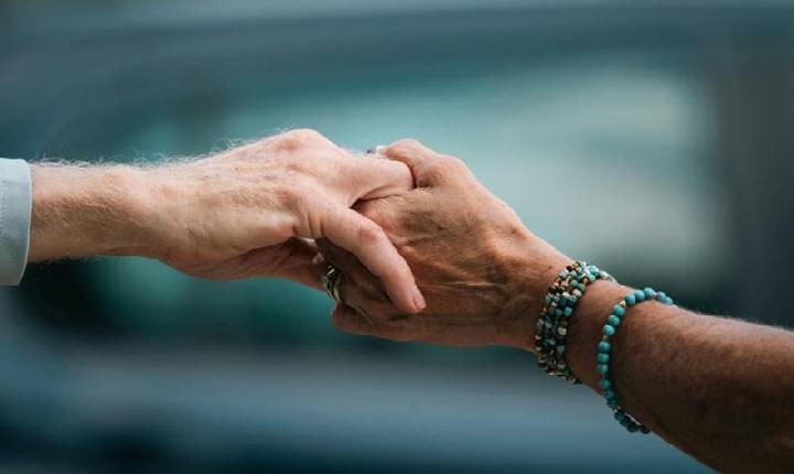 Selo de apoio à pessoa idosa: lei é sancionada e entra em vigor em agosto