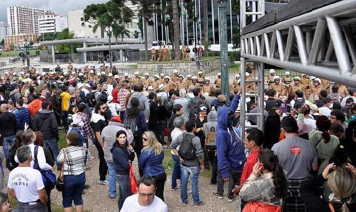 STF suspende julgamento sobre plano de carreira de professores de Curitiba