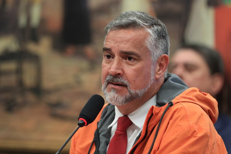 Auxílio Reconstrução: governo suspeita de 300 mil fraudes em pedidos 