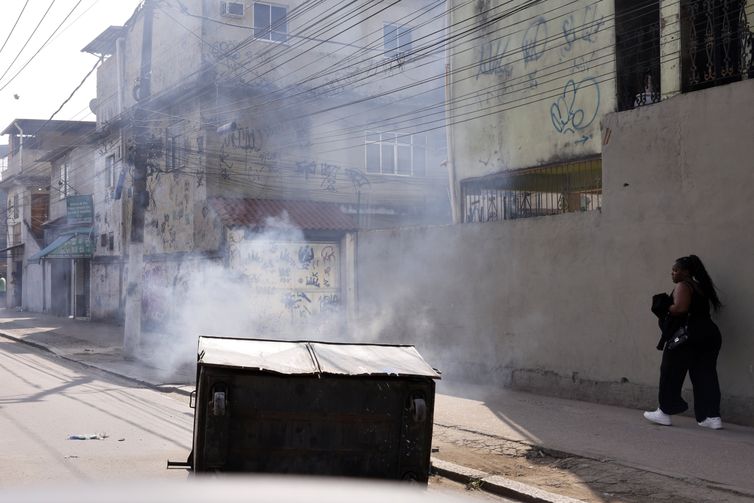 Demolição de imóveis na Cidade de Deus gera revolta e confrontos