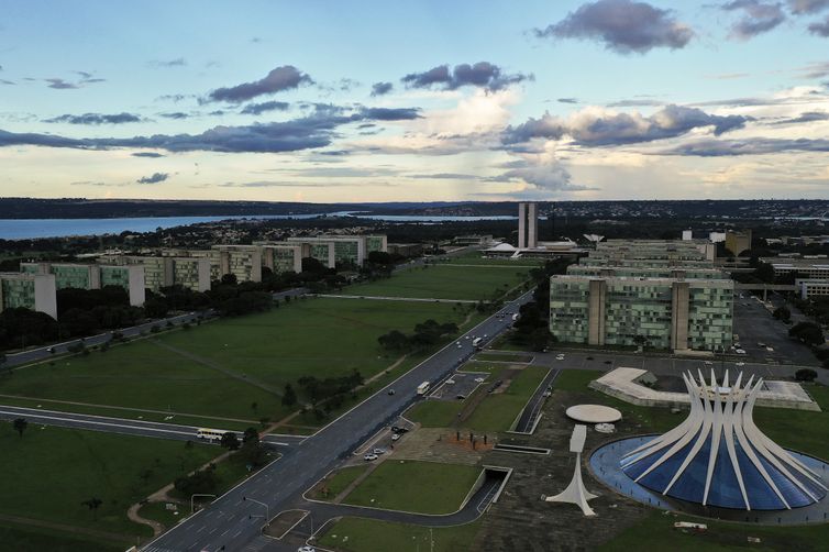 Governo estende prazo para adaptação a regras do teletrabalho