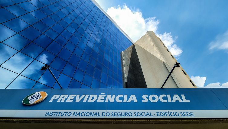 INSS orienta segurados a usarem serviços digitais durante greve