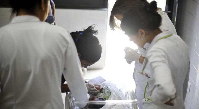 Internação de criança por vírus respiratório sobe em parte do Norte