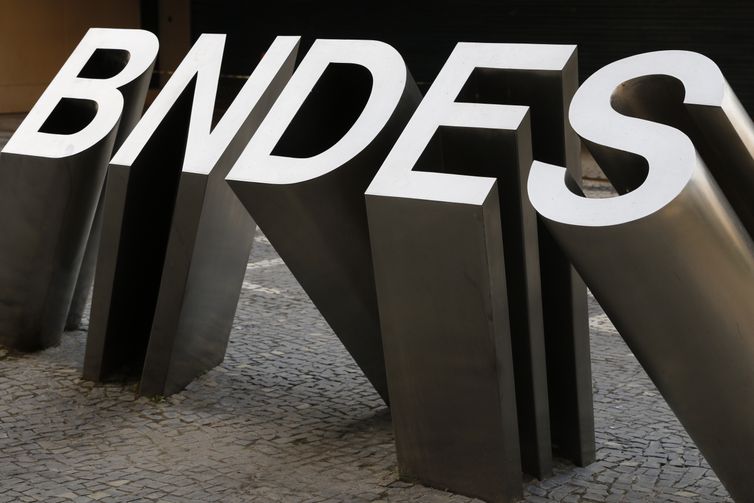Mercadante: Estado precisa atuar diante das mudanças climáticas