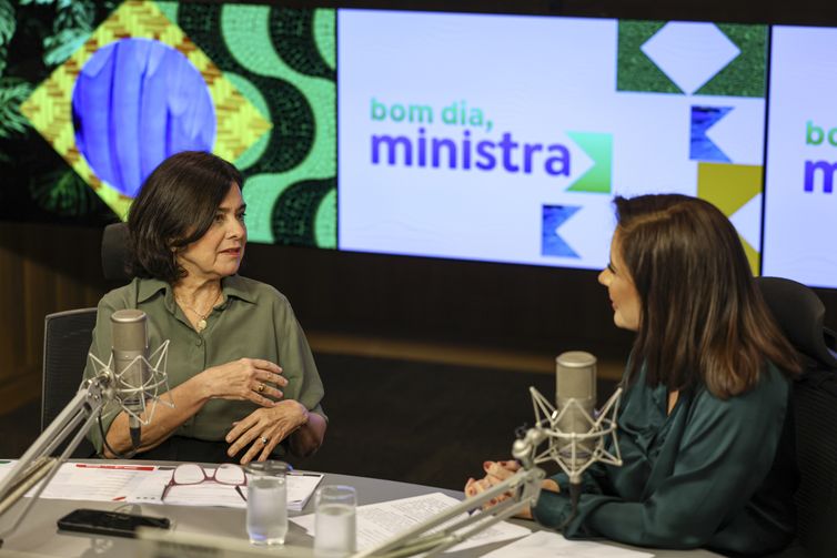 Ministra da Saúde comemora dados da imunização infantil
