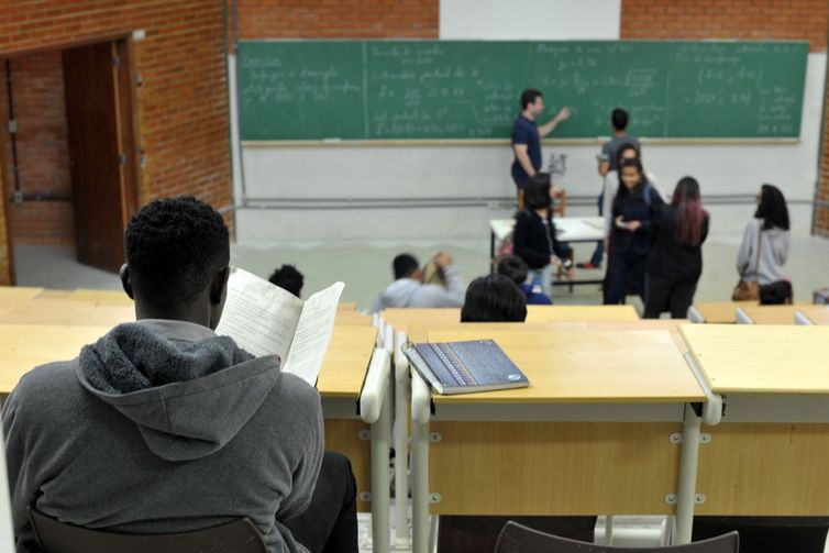 Prouni terá mais de 240 mil bolsas no segundo semestre