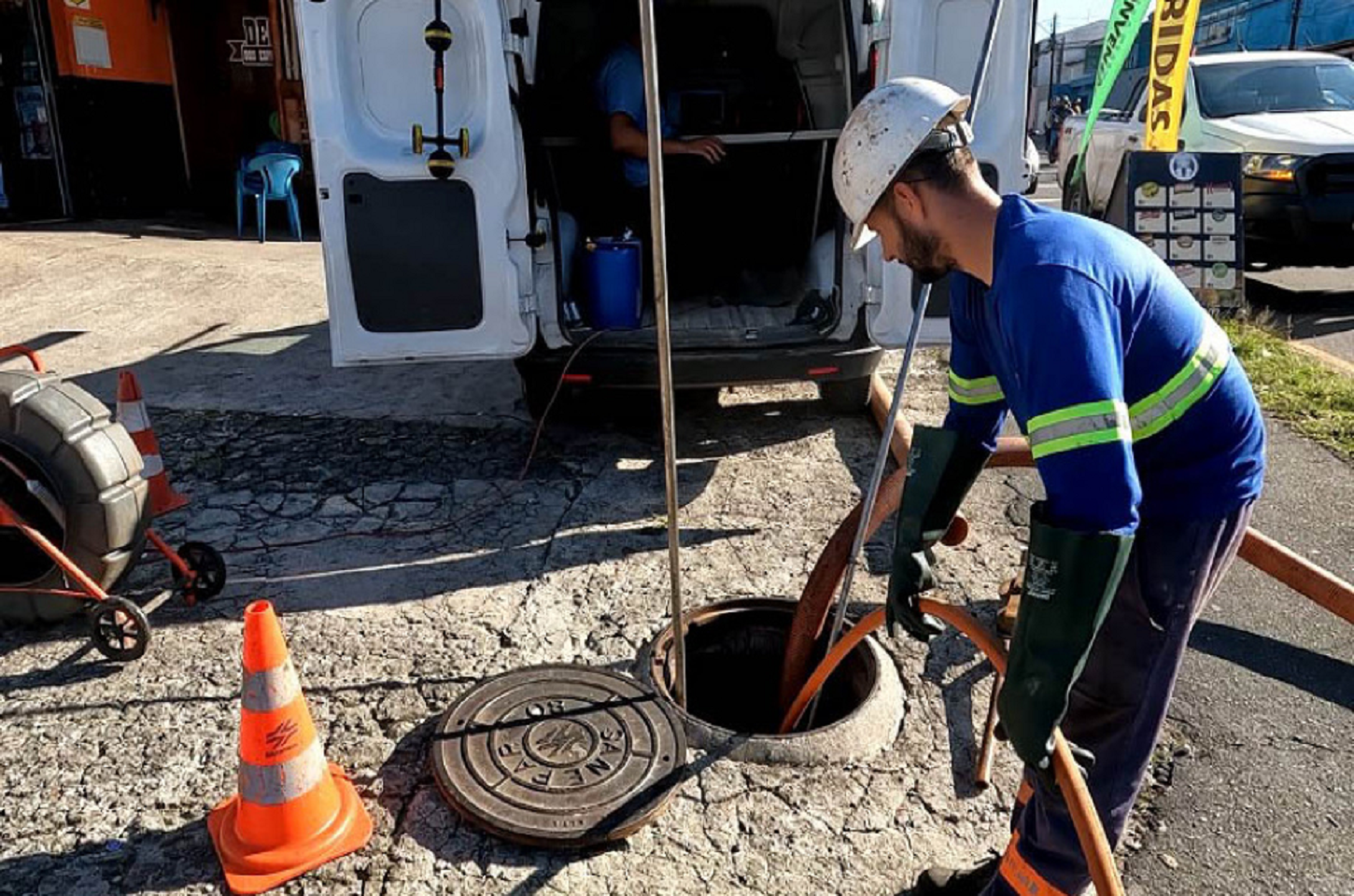 Sanepar alerta que lixo na rede de esgoto causa obstrução e danos ao meio ambiente