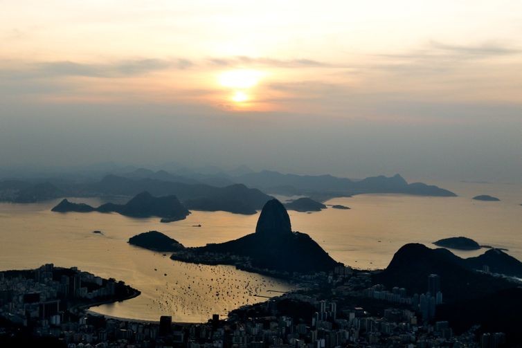 Terceiro dia de megaoperação no Rio mira transporte clandestino