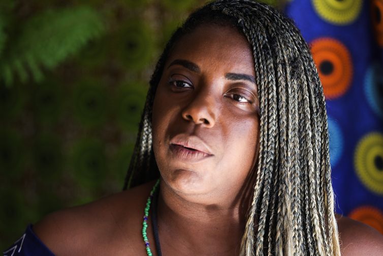 Valorização do trabalho de trancistas abre Festival Latinidades no DF