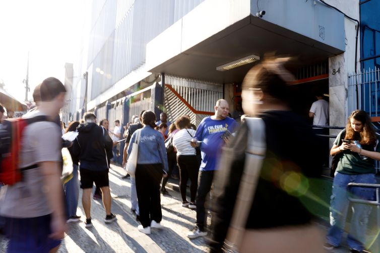 À espera do gabarito, candidatos e professores avaliam provas do CNU