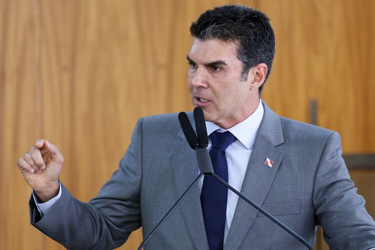 Avião com governador do Pará faz pouso de emergência em Tucuruí