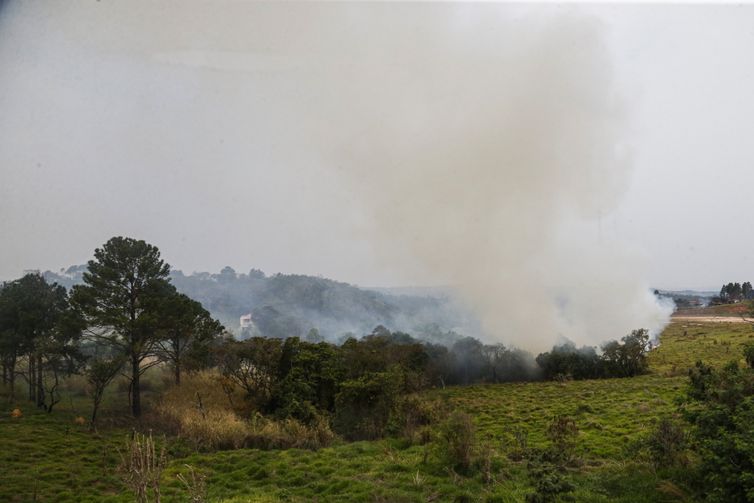 Com 46 cidades em alerta, SP reforça ações para combate aos incêndios