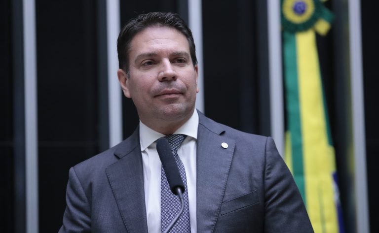 Comissão aprova proposta que permite circulação de carro-forte em vias exclusivas