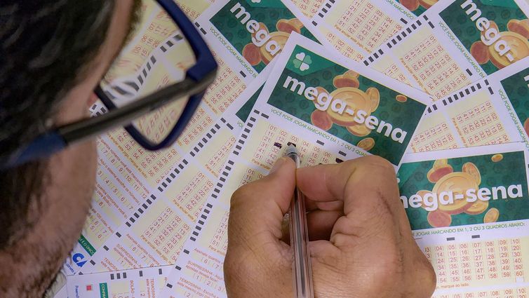 Duas apostas acertam seis números da Mega-Sena e ganham quase R$ 15 mi
