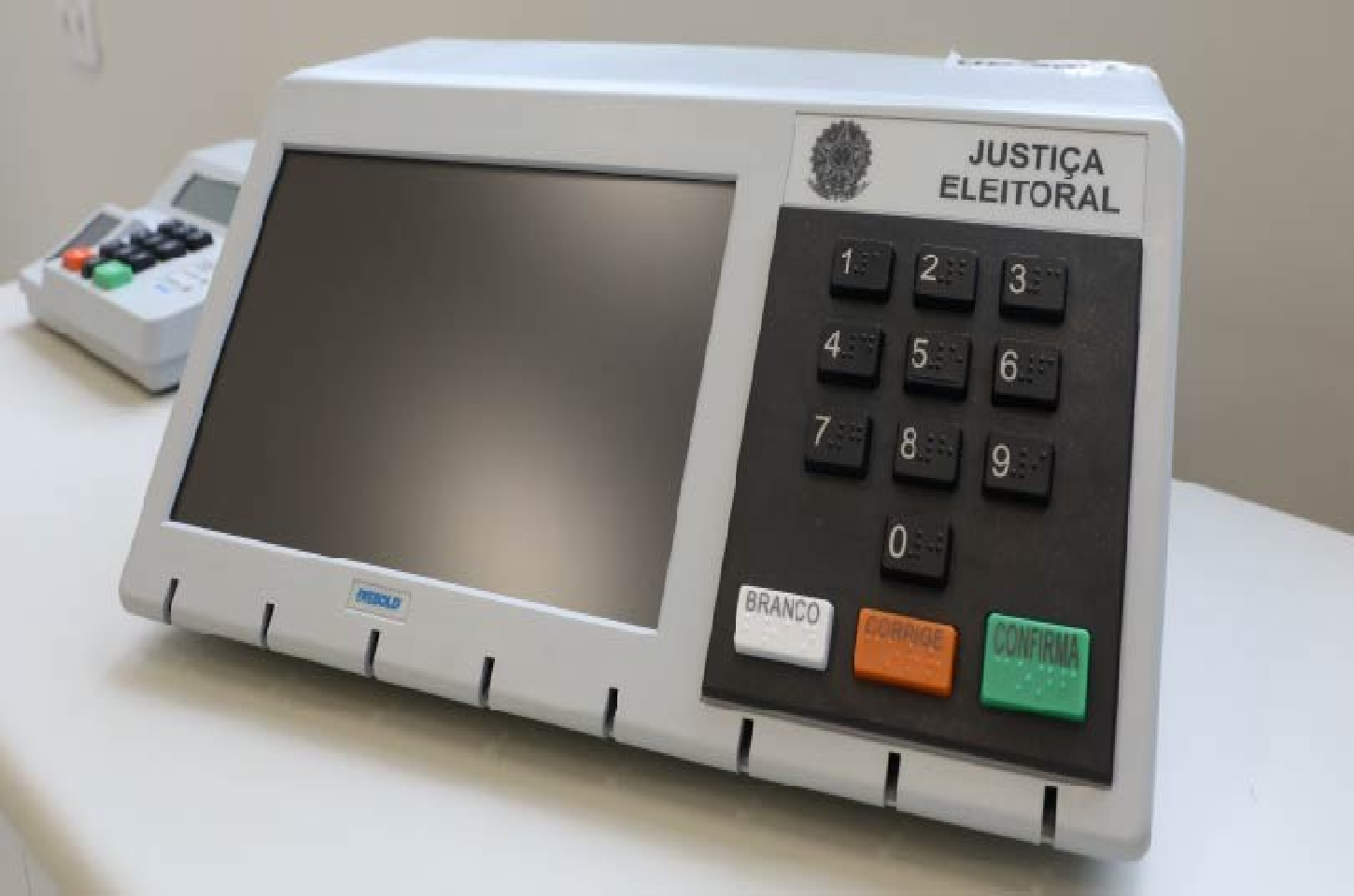 É preciso conhecer bem o candidato para poder votar nele.