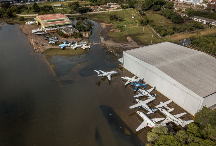 Governo diz que avalia repasse de recursos para aeroporto do RS