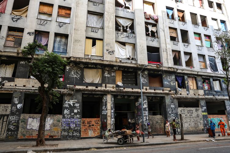 Governo do Rio propõe recuperar imóvel ocupado no centro da cidade