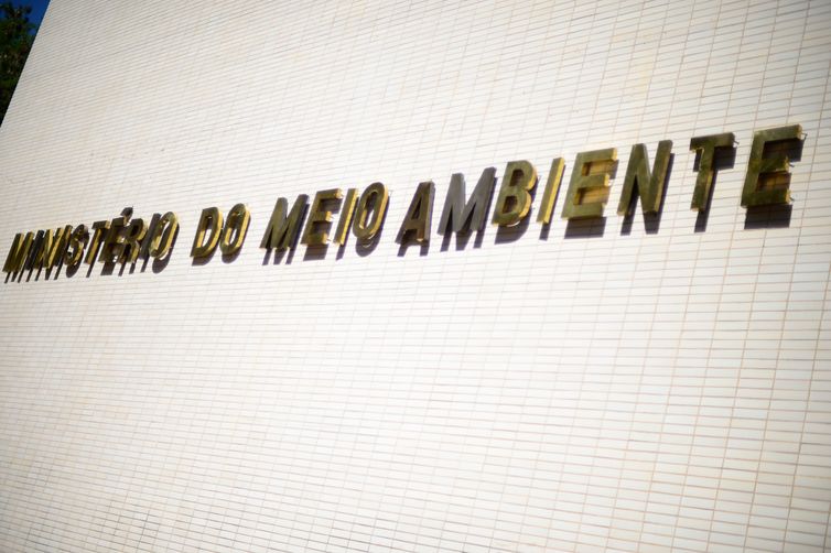 Governo fecha acordo salarial com servidores federais ambientais