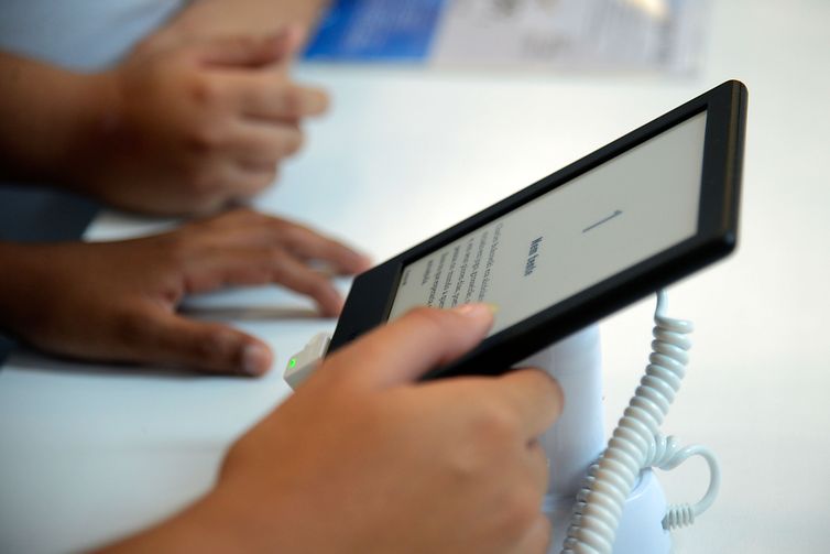 Governo leva internet a 500 mil alunos de escolas do Norte e Nordeste 