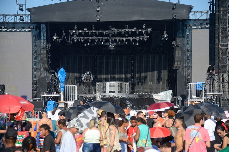 Grandes eventos devem garantir água gratuitamente ao público 