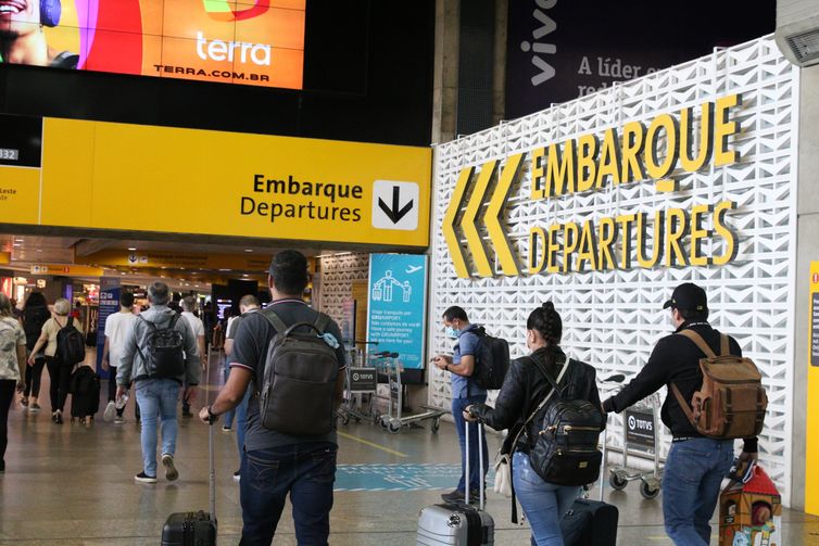 Guarulhos: sinais de radiofrequência causam interferência no aeroporto