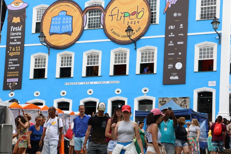 Invisibilidade feminina na literatura ainda está presente no Brasil