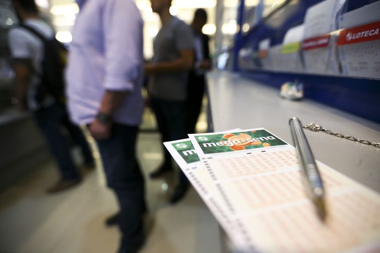 Mega-sena acumula e prêmio é estimado em R$ 50 milhões