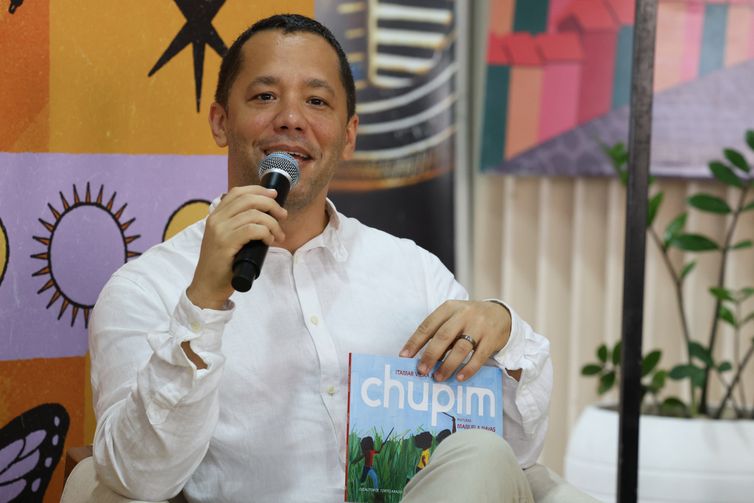 Novo livro de Itamar Vieira Junior convida crianças a conhecer o campo