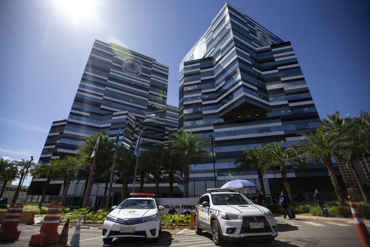 PF prende criminosos que roubavam tokens de funcionários da Caixa