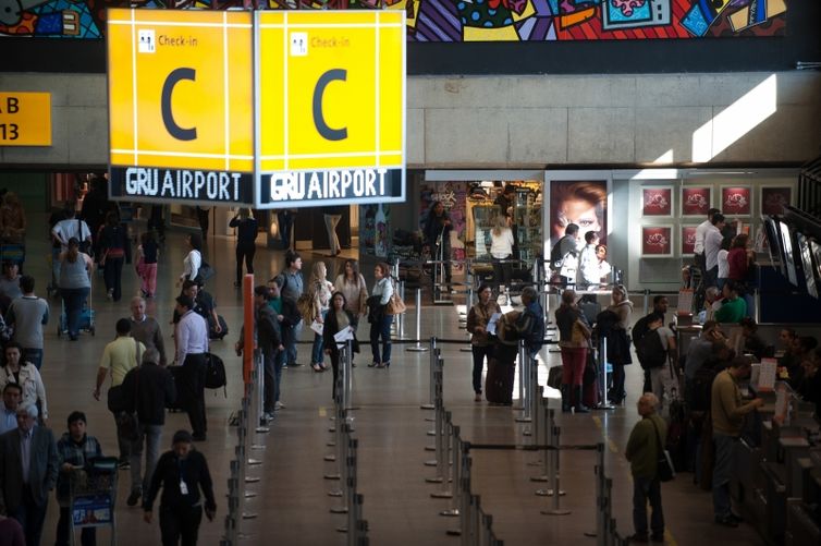 Suspeita de incêndio interrompe operações no Aeroporto de Guarulhos