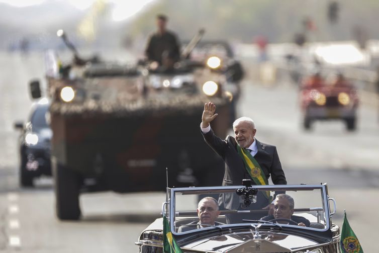 Desfile de 7 de Setembro destaca vacinação e homenageia gaúchos