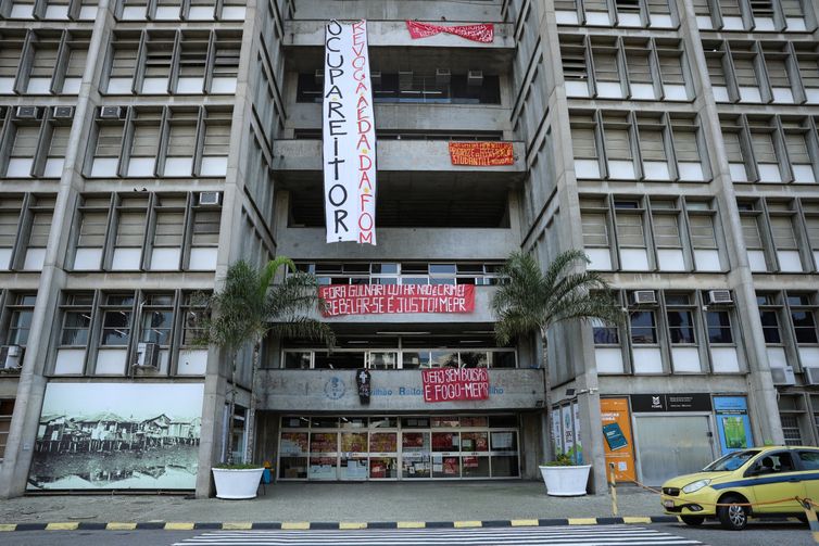 Glauber Braga e três estudantes são liberados da Cidade da Polícia