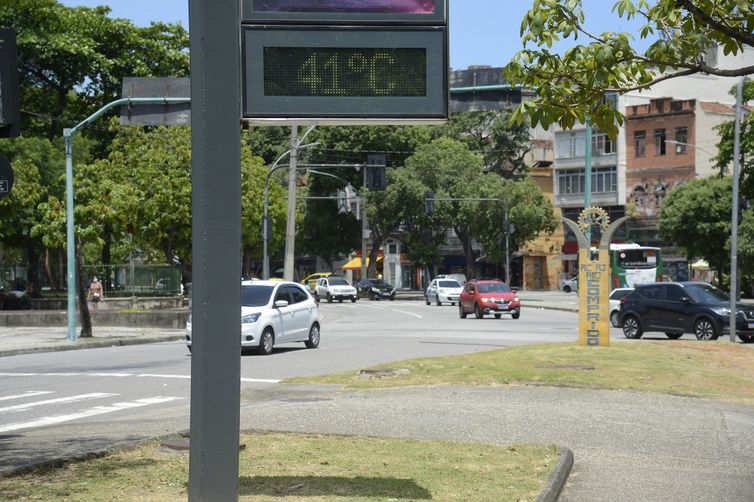 Inmet alerta laranja para onda de calor em 10 estados e no DF